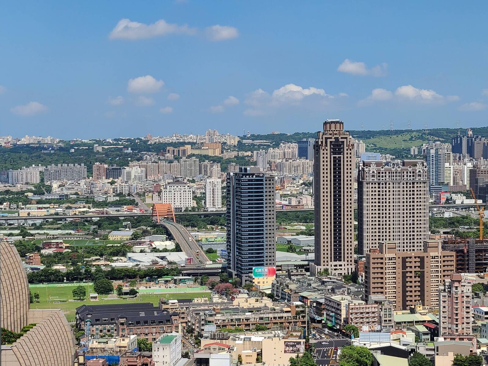 台中市為去年土地交易面積與金額規模最大區域，面積合計約7.8萬坪，交易金額為538億元。