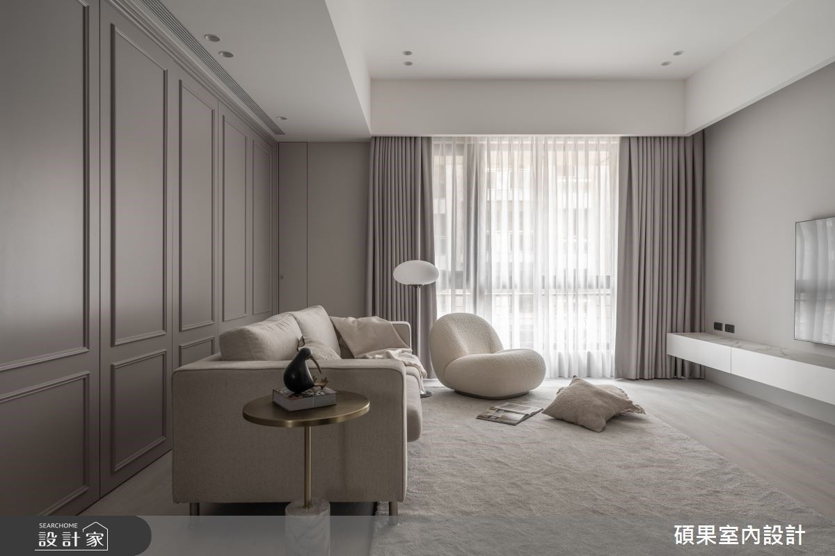 隨屋主需求開放格局、引入採光！15年老屋化身柔和灰色系輕美式風