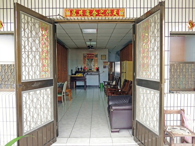 神位背向大門，主管不疼同事不愛！