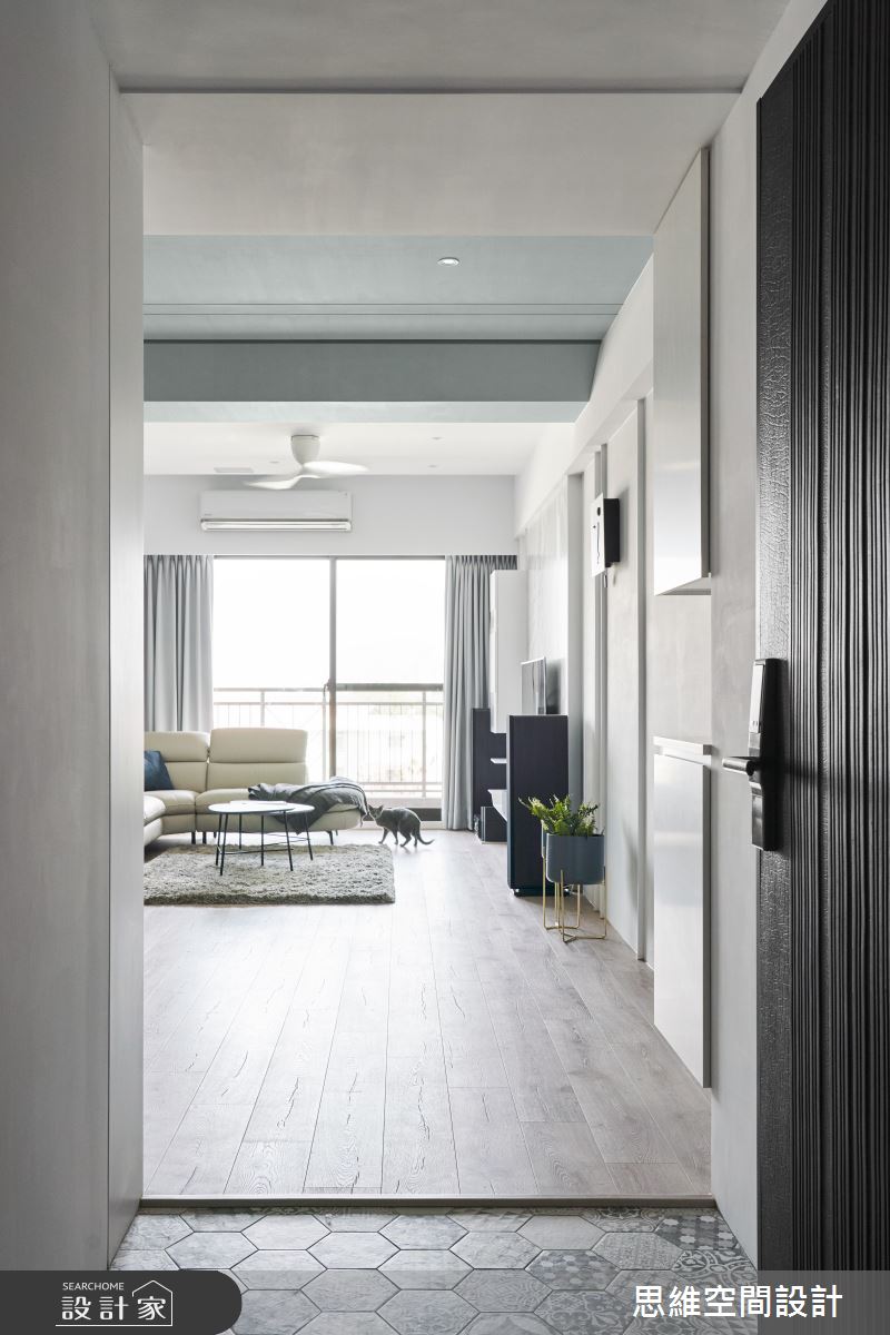 打造鋼彈、貓仔都愛的收納牆！這款留白現代宅超美型