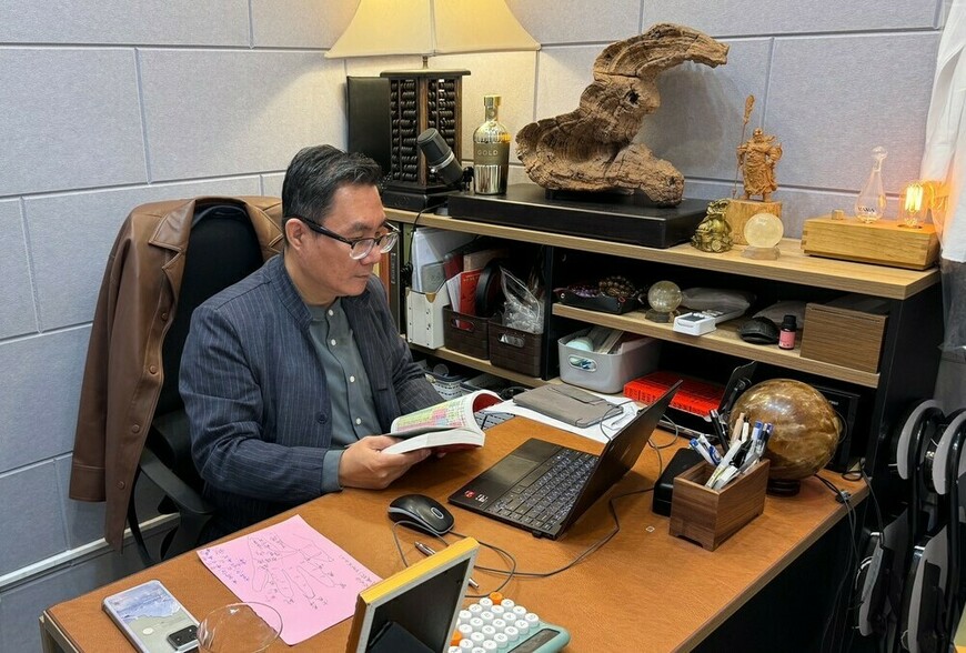 借錢炒股正夯！雙貸族破41.7萬人，平均背債757萬！富哥示警：股市一翻轉...