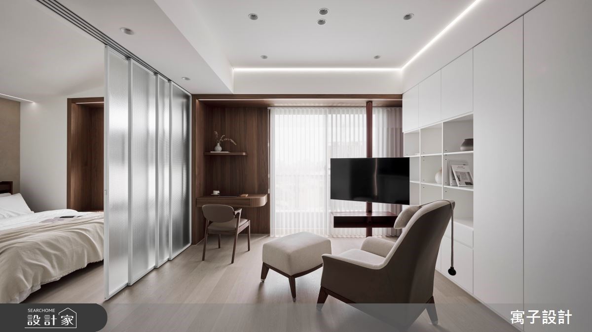 喜歡獨處的時光！從毛胚屋開始規劃 20 坪基地，讓中島廚房、家事間與臥...