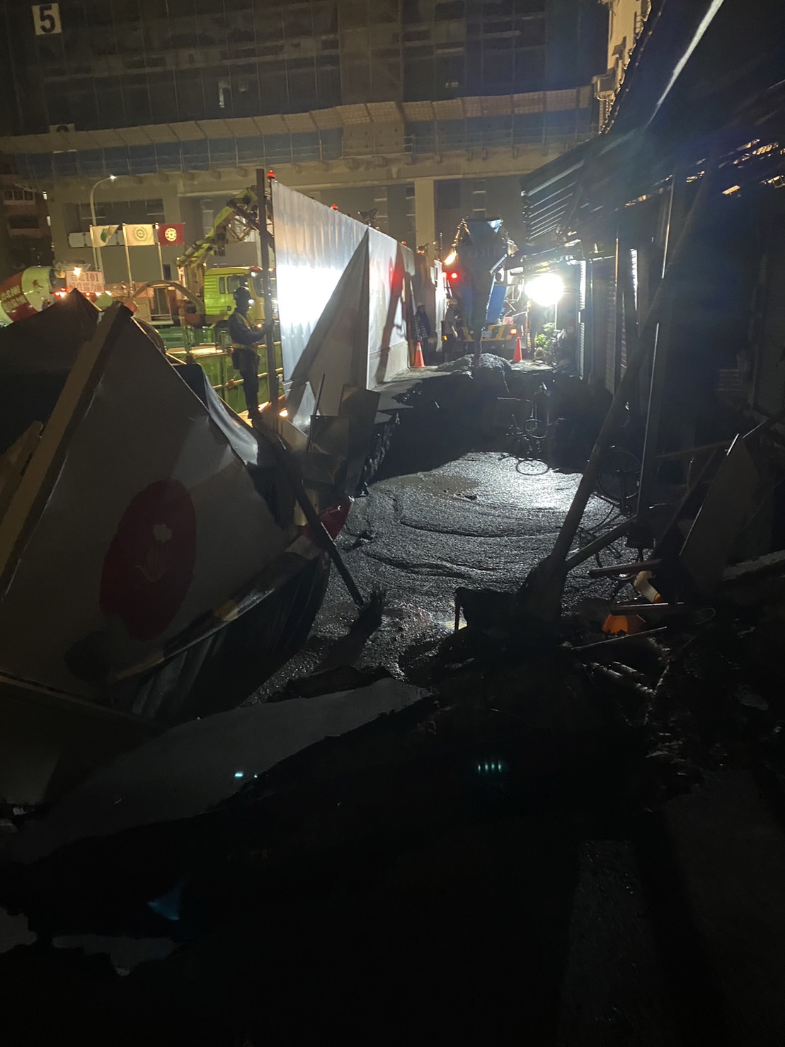 天坑為何要灌水？結構技師曝「塌陷3原因」：防止掏空再惡化