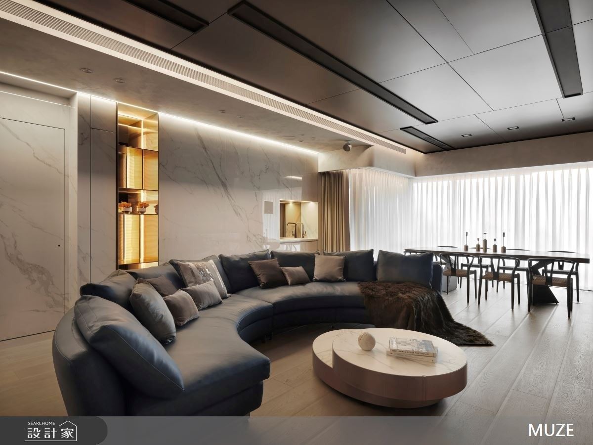 L型落地窗拉進廣闊空景！五星級景觀飯店宅，以深沈大地色烘托無壓感受