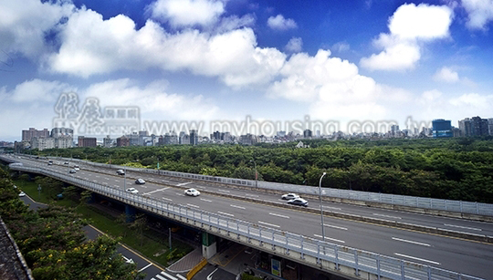 同地不同租　建國橋下租金差十倍