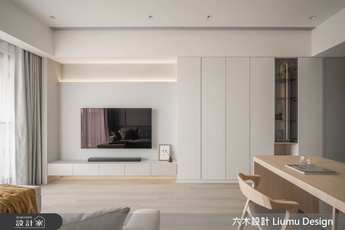 低飽和度的優雅生活！24 坪的極簡留白藝術，以「懸浮設計」與「間接照明...