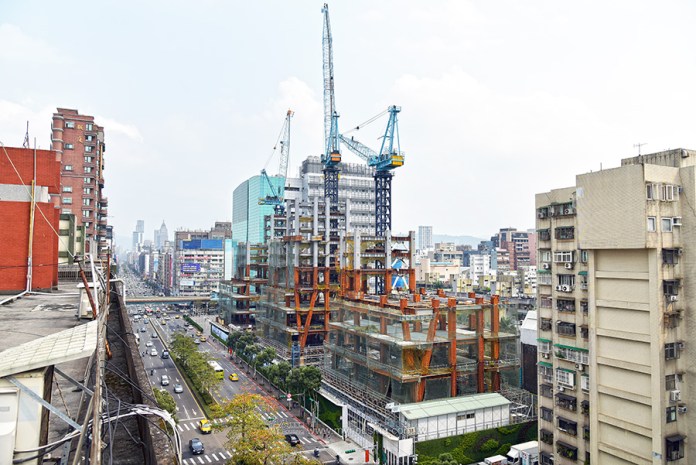 缺工又缺料 建商轉都更降壓力