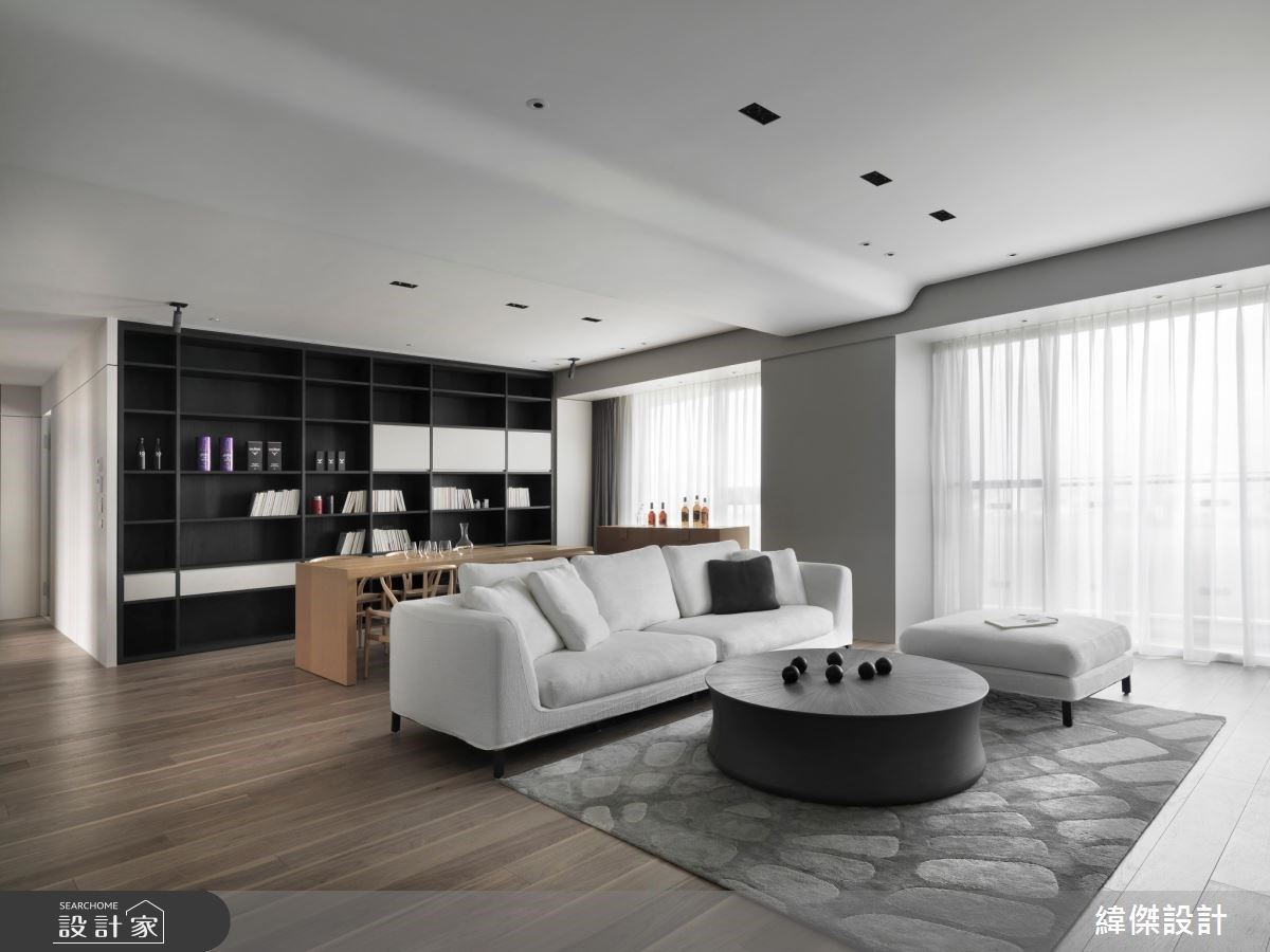 用對紋大理石玄關引人入室！雙面落地窗，讓 45 坪毛胚屋陽光滿室！