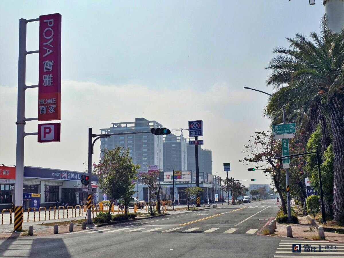 位於南區舉喜重劃區有86快速道路，目前房價已經來３字頭，區域內多為華友聯建案。（圖／記者蘇茵慧）