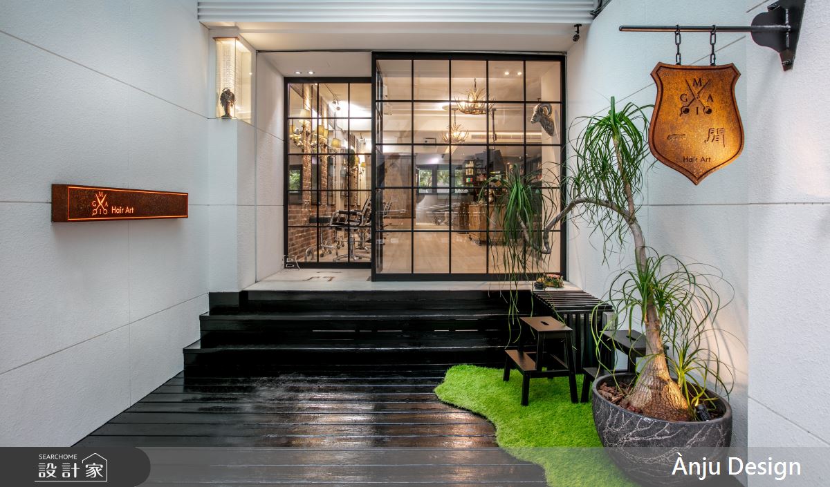 與自然綠意的獨特混搭！老屋變身 34 坪潮流時尚髮廊