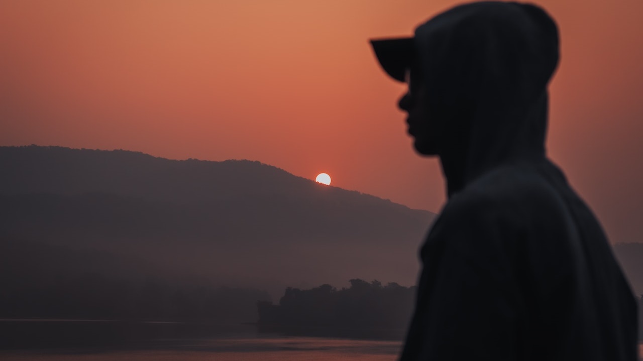 月薪29K交不到女友！ 他問如何增加收入 網見關鍵笑：躺平就好