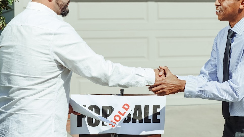 30歲擁3台車！他驚「房仲實在太好賺」 內行人曝真相：做不下去的更多