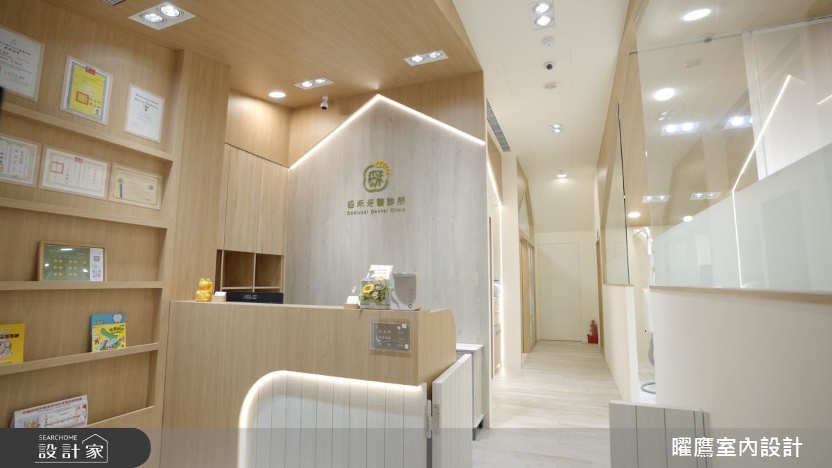 讓你不再害怕看牙！日系木質調+斜屋頂設計，打造有如屋中屋般的趣味牙醫...