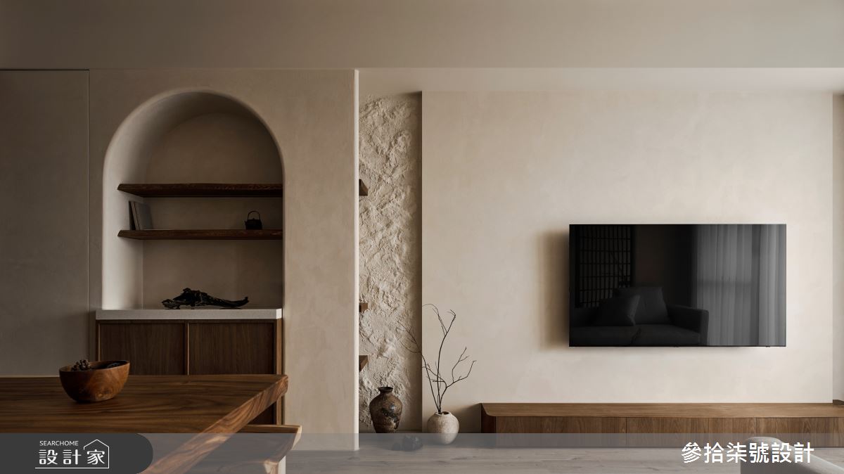 拆除書房隔間+實木格柵，22坪親子宅也能有打造侘寂風的寧靜感！