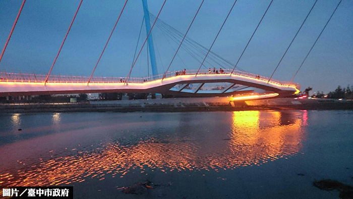 台中高美景觀橋　奪『卓越建設金質獎』