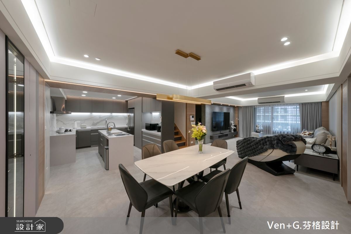 台北複層老屋翻新，環保無毒建材圍塑寬闊客廳、餐廳與中島廚房，臥房連...