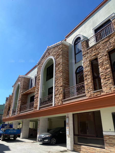 2房+車位 換購西班牙大別墅