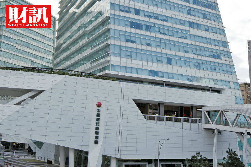 信用風險升高  放款、聯貸案幾近停擺...星港拖累，國銀海外業務大跳水