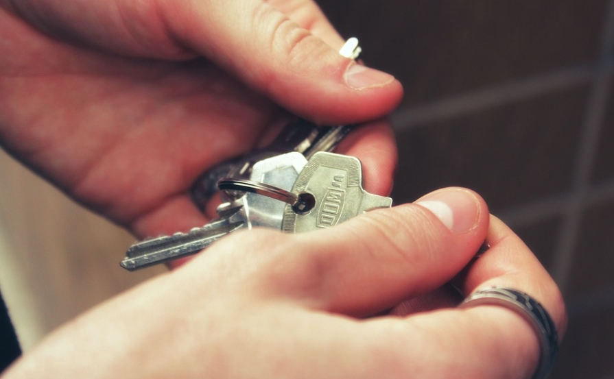 大地主擁30房「月收租50萬」 不甩囤房稅：有錢就買房