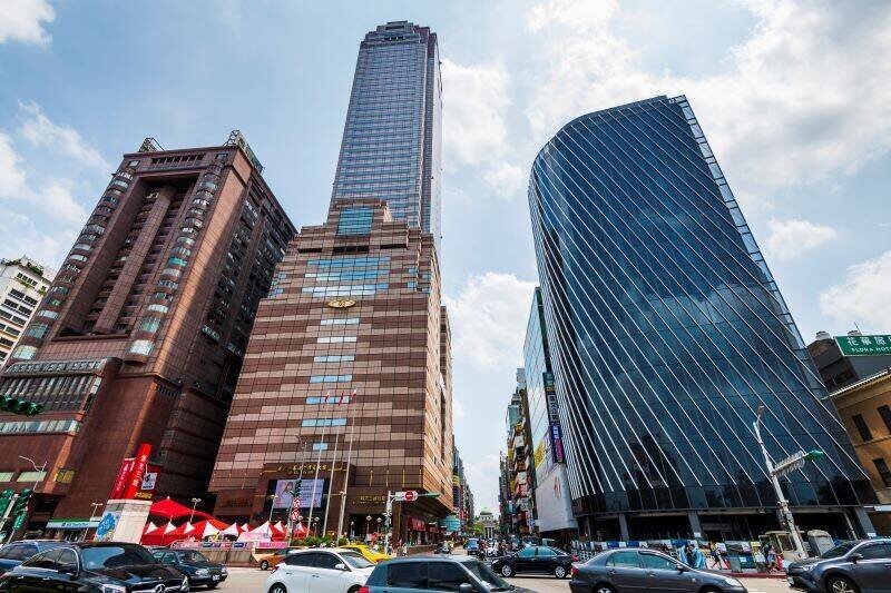 台北、新北辦公市場加總前十個月成交規模，刷新十年來同期新高。(信義全球資產公司提供)