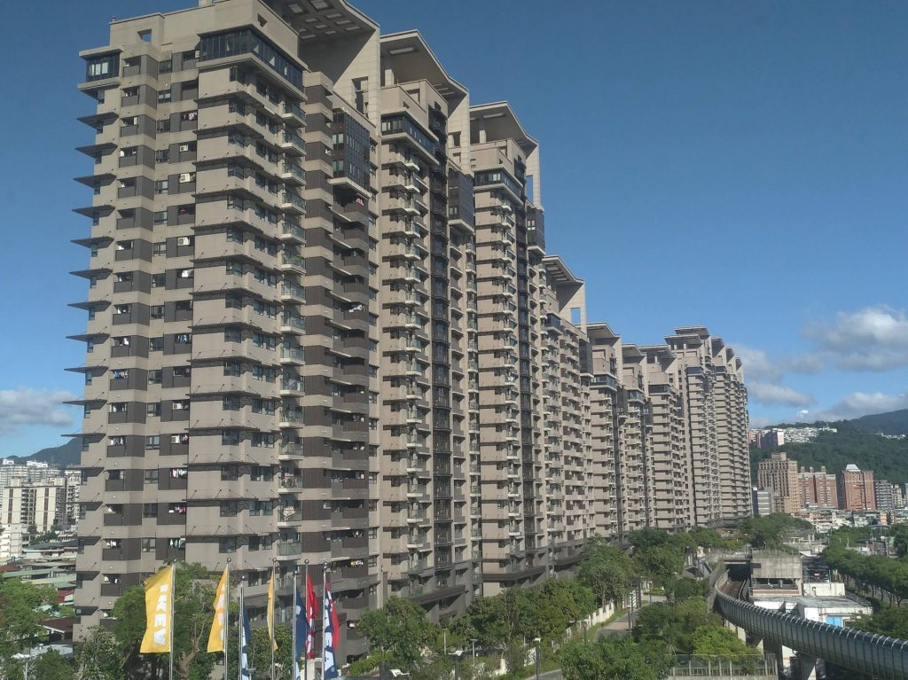 捷運出站就到家有多值？永春站聯開宅每坪比周邊貴53萬元　新店「這站」...