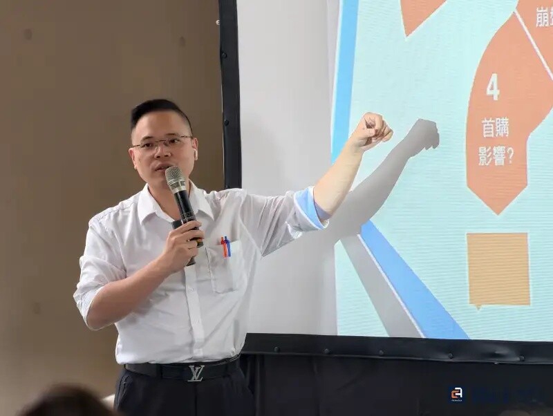 廖國甫表示,消費者應回歸自身需求,並分析重購自住房屋稅、贈與繼承等法規細節,提醒消費者多留意。(圖/記者蘇茵慧) 廖國甫表示,消費者應回歸自身需求,並分析重購自住房屋稅、贈與繼承等法規細節,提醒消費者多留意。(圖/記者蘇茵慧)