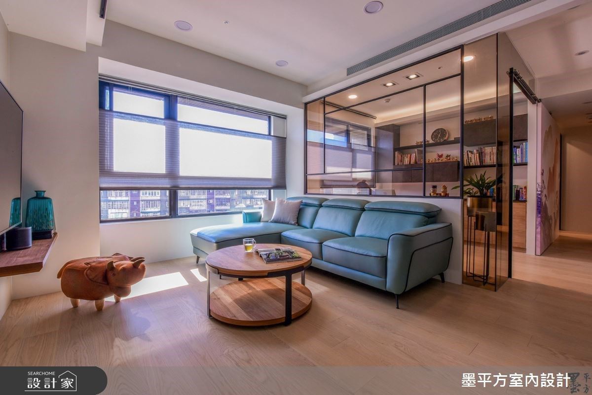 轉身遇見一抹粉淡山水！玻璃書房引光入室，敘寫24坪混搭宅的輕柔與雅緻