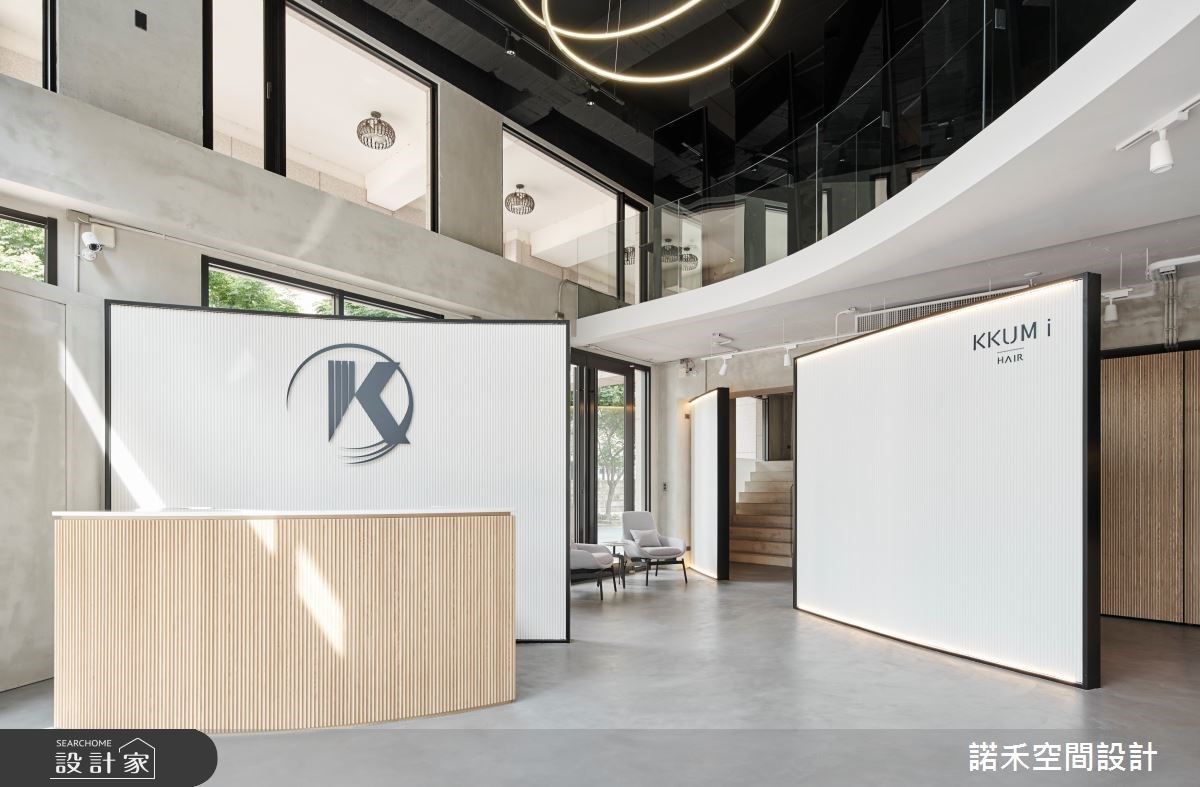 【TV】以弧形描繪空間藍圖 乘載四人夢想的7米挑高髮廊