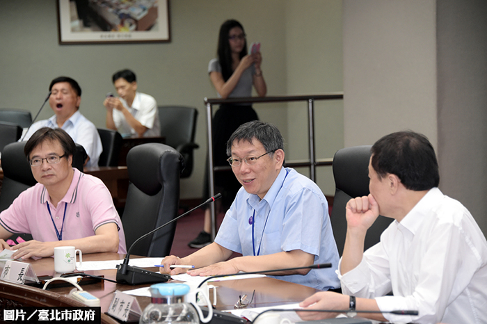 大巨蛋口水戰不斷　柯P冷回趙藤雄