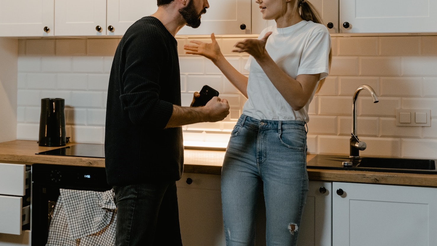 想接斷腿弟來家住 妻堅拒喊「一個月太久」他怒：房貸我繳的