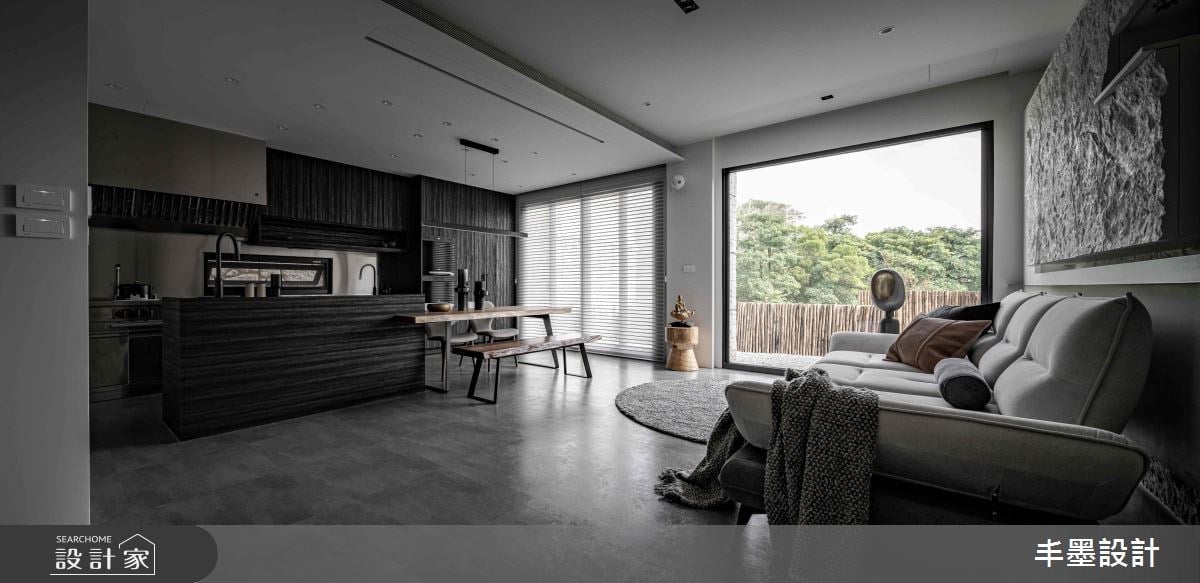 隨心漫遊、設計結合自然綠意的透天別墅，實現專屬的自在居所！閣樓斜屋...