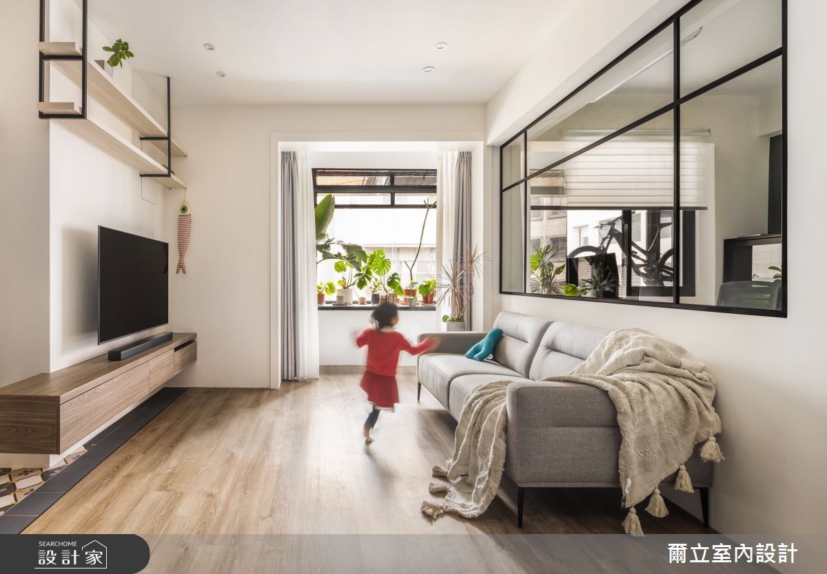 穿透光影與活潑色彩的混搭親子宅，實現自在生活節奏的理想空間