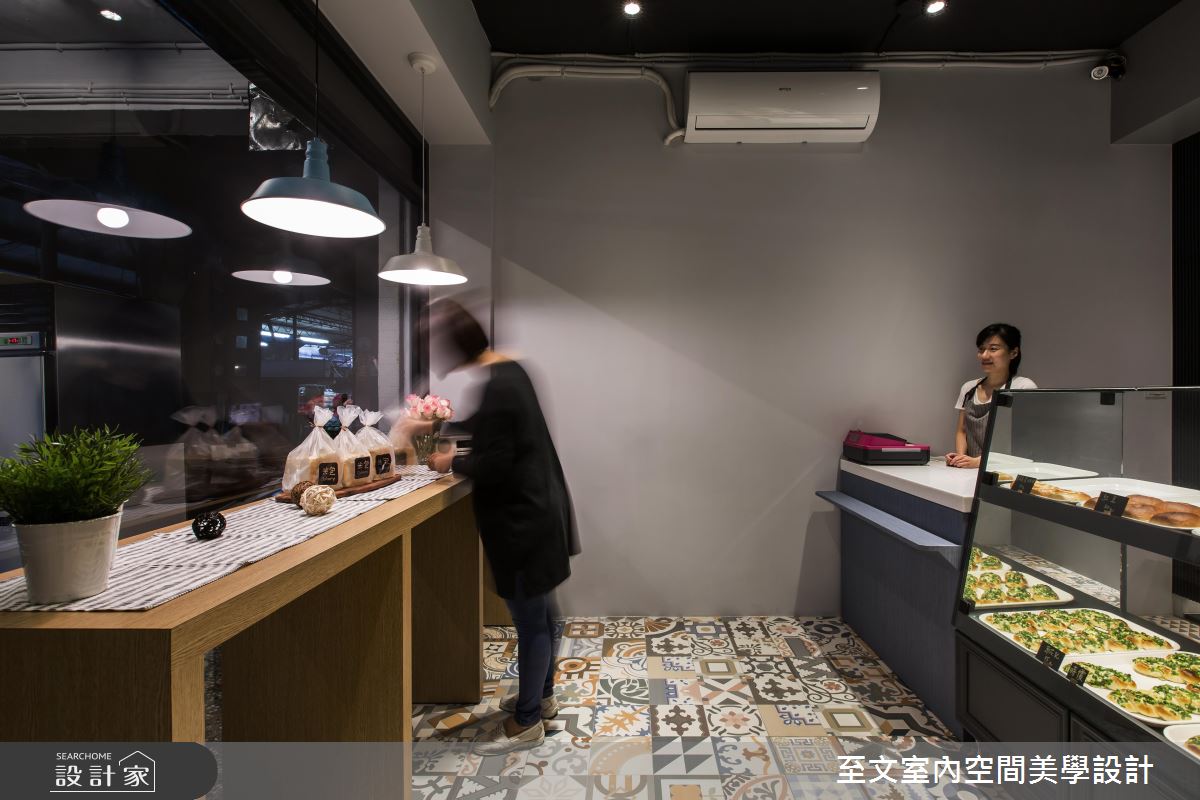小夫妻的創業起點！結合親情、夢想的 27 坪 Loft 風麵包店