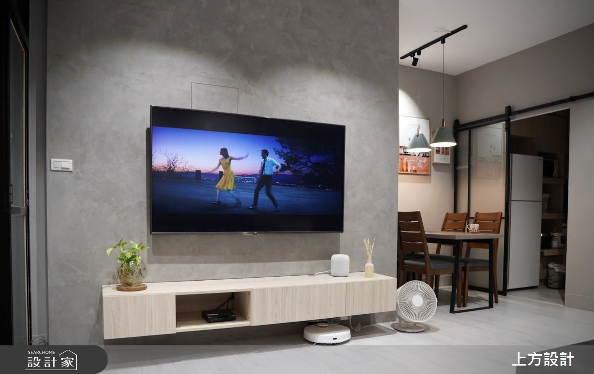 從租客變屋主！輕工業混搭風把 30 年老公寓翻新成夢想中家的模樣