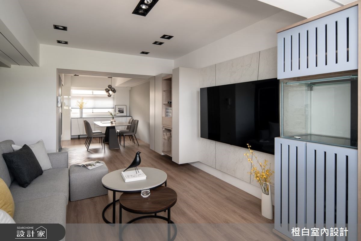 「魚缸」也能結合收納設計？27坪老屋刷上大海藍，讓清新感走進五口之家