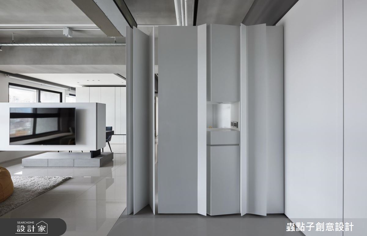 飄浮電視牆+大型中島 擁抱溫暖質感的簡約人文宅
