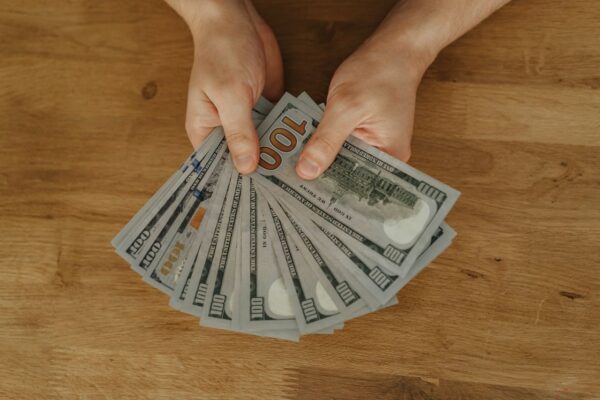 00929一檔拚月領1萬元！股魚：比0056、00878、00919三合一少走30萬本金...