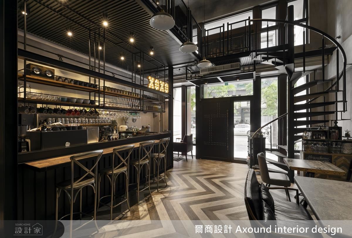 以蒸氣龐克之裝飾，為餐酒館華麗轉身