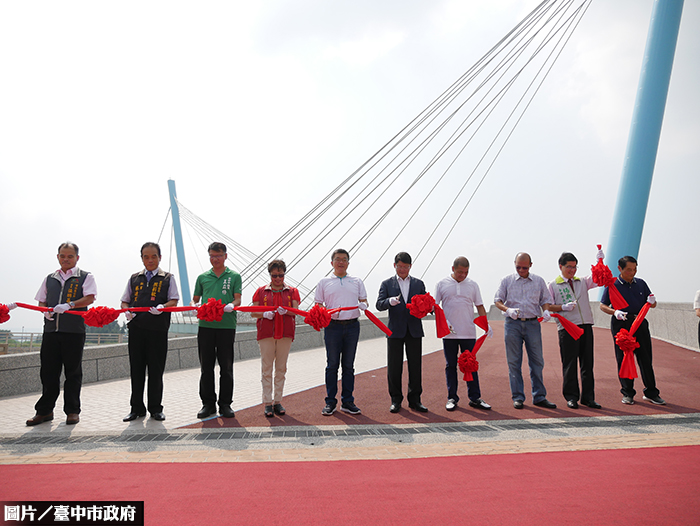台中海濱新地標！　高美景觀橋啟用！