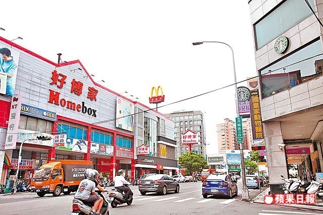 看餐飲業設點 搭人潮順風車