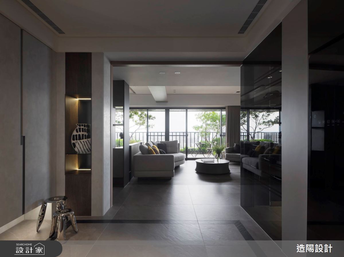 奔馳於都會綠意的品味宅邸，融合收藏、品酒與工作機能的質感生活空間