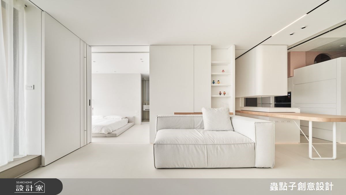 三房變兩房、衛浴兩套變一套半！塊狀堆疊與伸縮餐桌，翻玩 21 坪空間打...