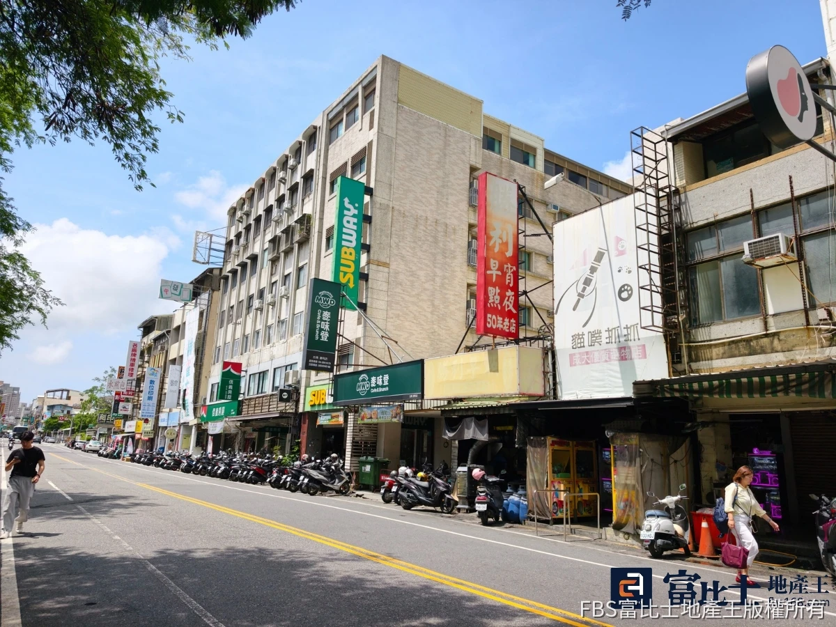 根據實登記載，今年4月東區育樂段676地號帶租約易主，經查地上物營運店家為勝利早點、麥味登勝利店。（圖／記者蘇茵慧）