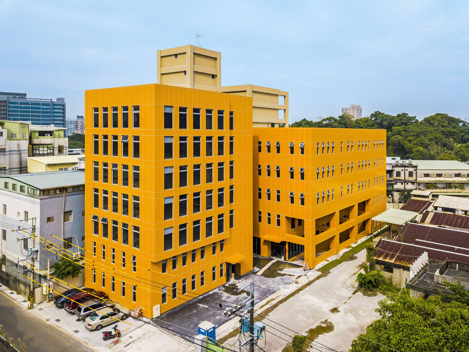 安信建經代建土城廠辦落成 順應塭仔圳遷徙潮