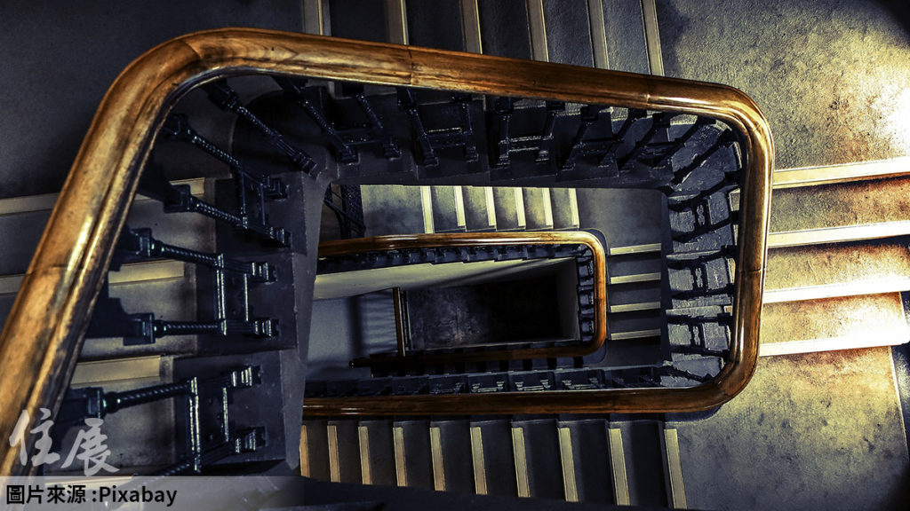 多爬樓梯對健康有益｢為什麼老公寓爬樓梯是缺點？」 網一面倒：到你老了...