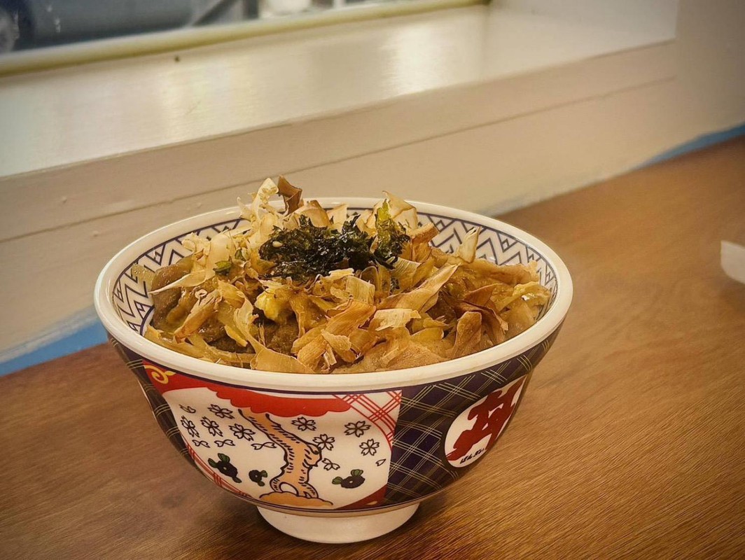 澎湖平價丼飯：現點現做各式丼飯蓋飯  馬公人日常的美味食堂