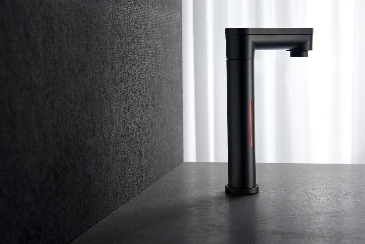 超前衛的時尚廚房！觸控式櫥下飲水機創造科技感十足品味