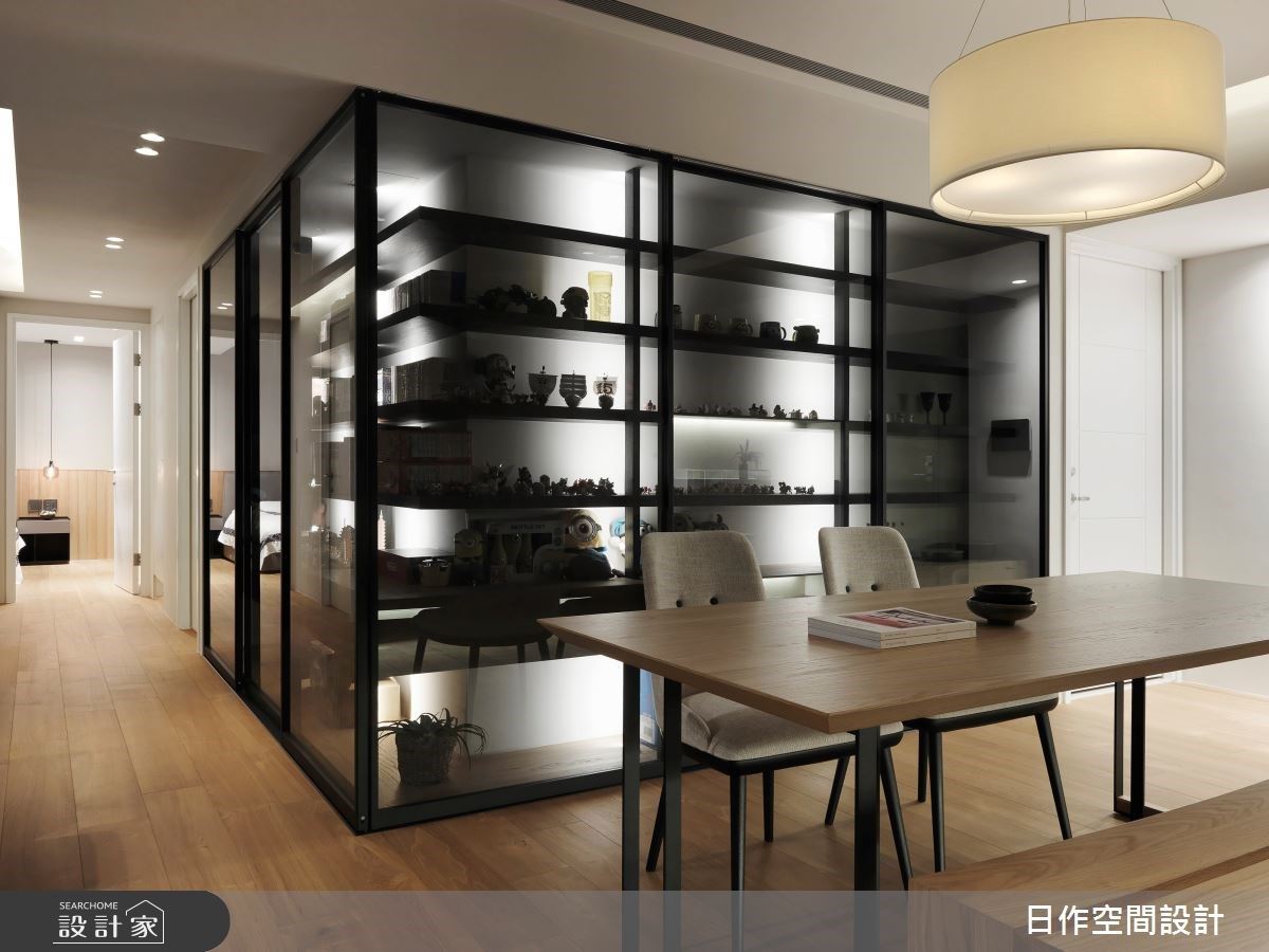 打造玩具控的家！日系無印風X公仔玻璃展示櫃 讓愛一起封藏在生活裡