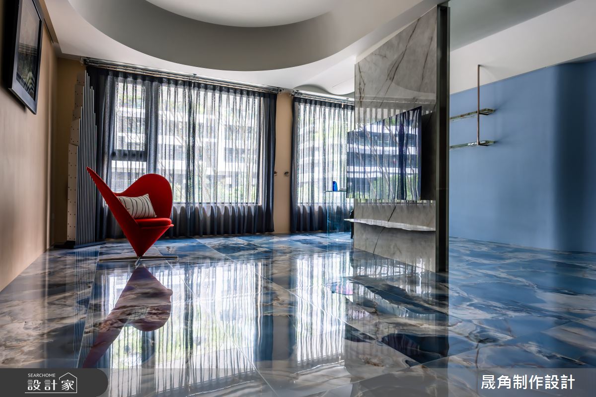 在花甲之年超前部署湖濱退休宅邸!波浪天花X石材地坪描寫人生散記