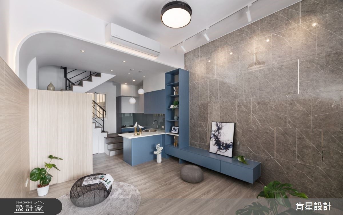 療癒天藍刷新30年透天老屋！注入沈穩木石調，寫下渾然天成的空間美感